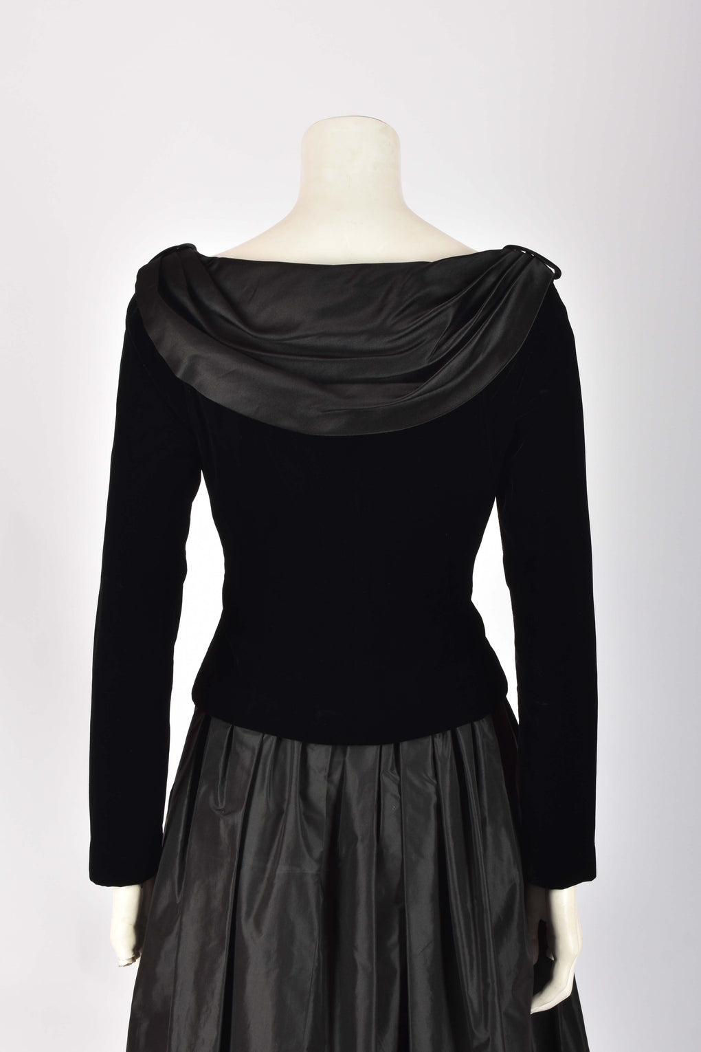 BELLEVILLE SASSON VELVET JACKET WITH FLOWER