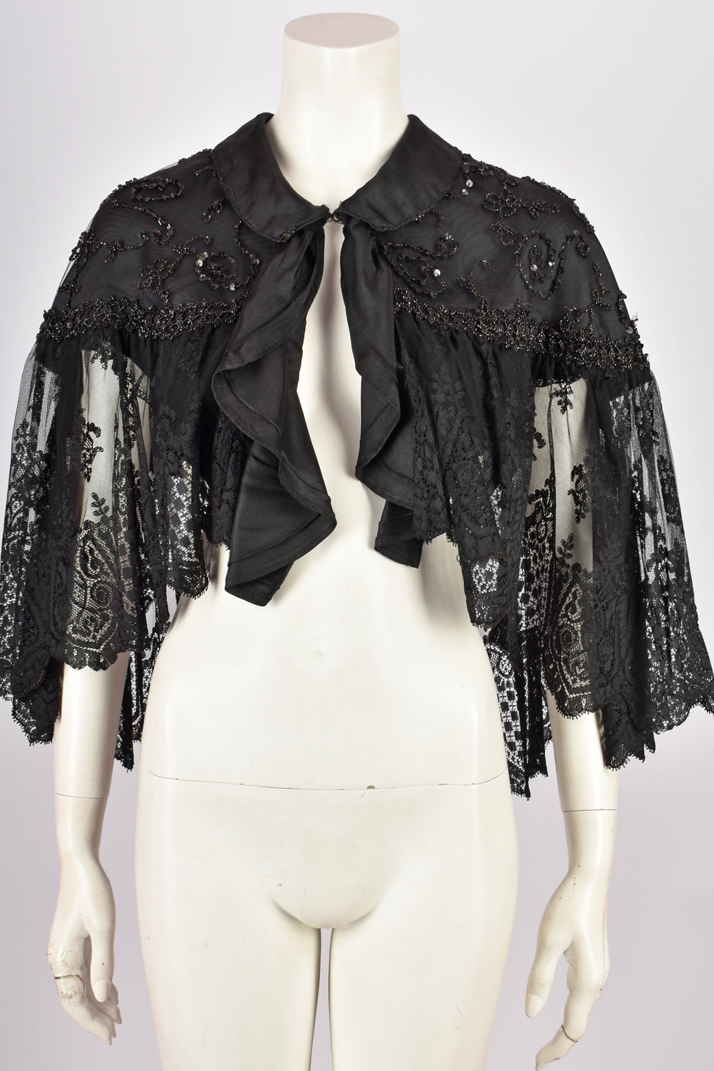 VICTORIAN LACE AND BEADED CAPE S-M-L