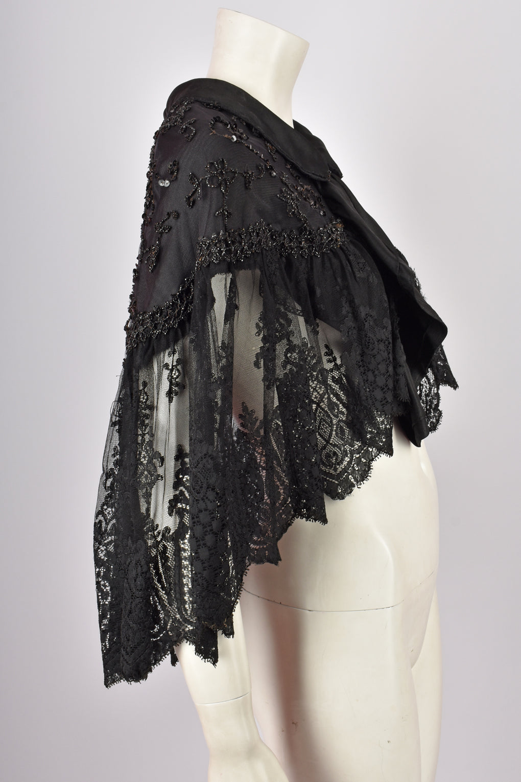 VICTORIAN LACE AND BEADED CAPE S-M-L