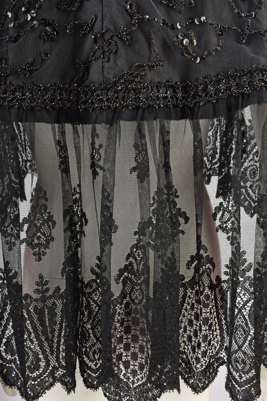 VICTORIAN LACE AND BEADED CAPE S-M-L