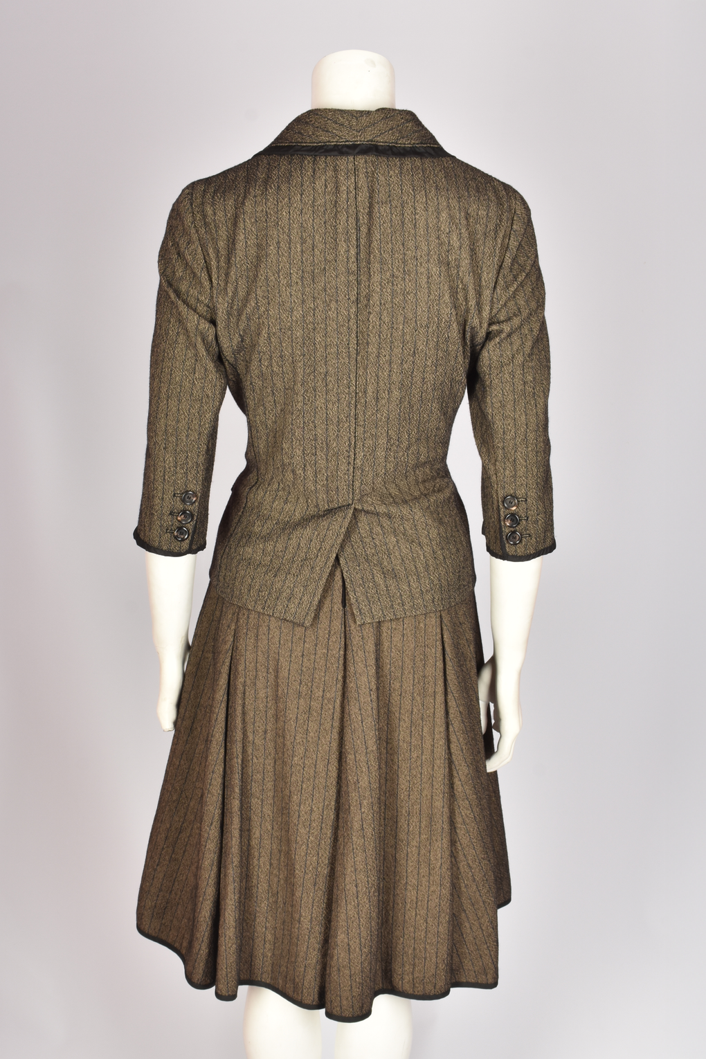 LOUIS VUITTON (MARC JACOBS) RTW FALL 2010 SKIRT SUIT