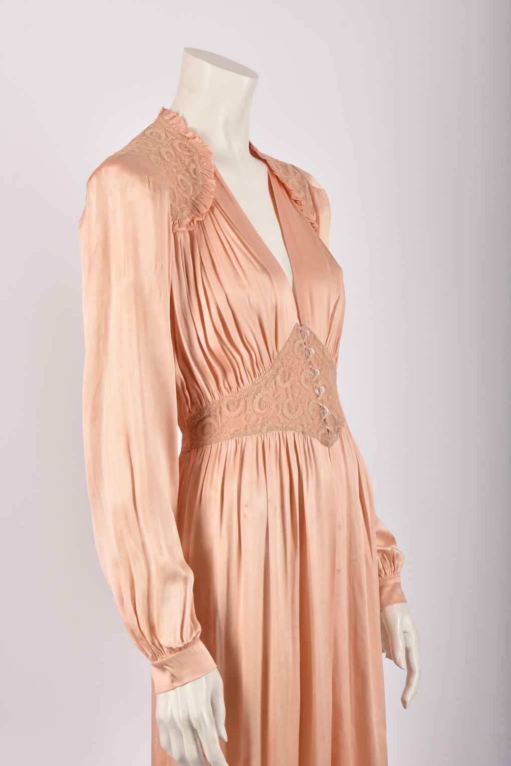 1930S VINATGE ROBE