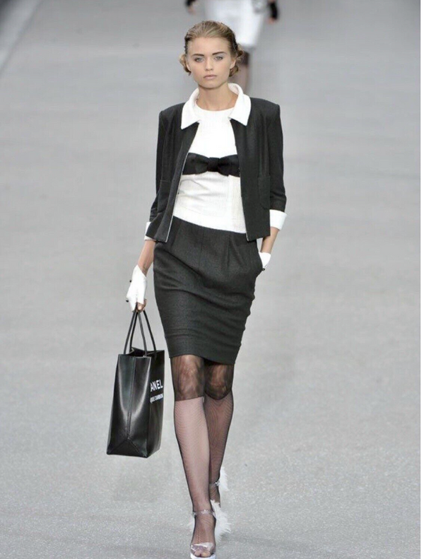 CHANEL S/S 2009 BLACK & WHITE BOW TWEED DRESS