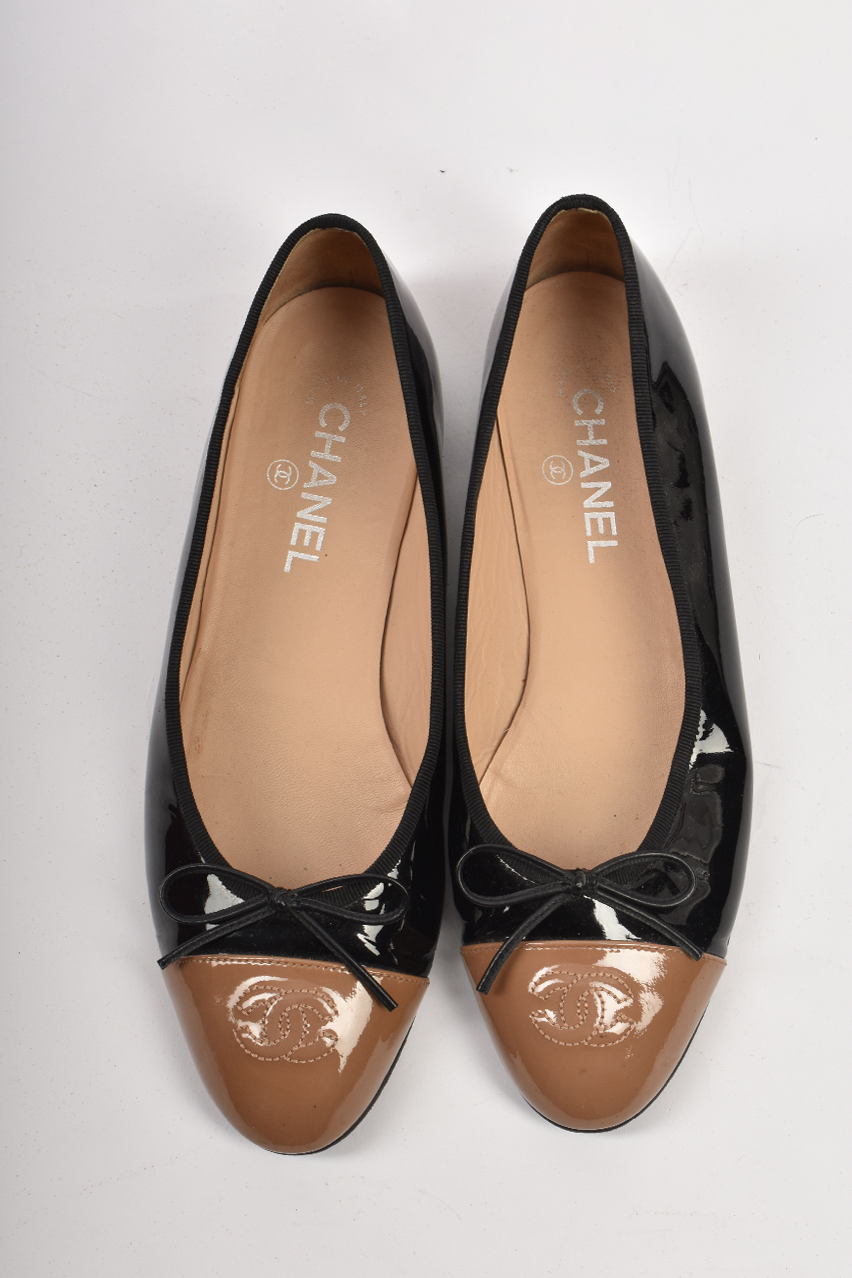 CHANEL PATENT BEIGE AND BLACK FLATS