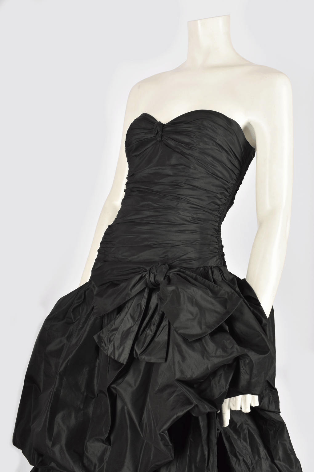 BELLEVILLE SASSOON BLACK BOW GOWN