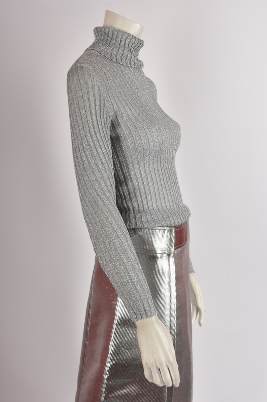 SILVER RIBBED TURTLENECK SWEATER