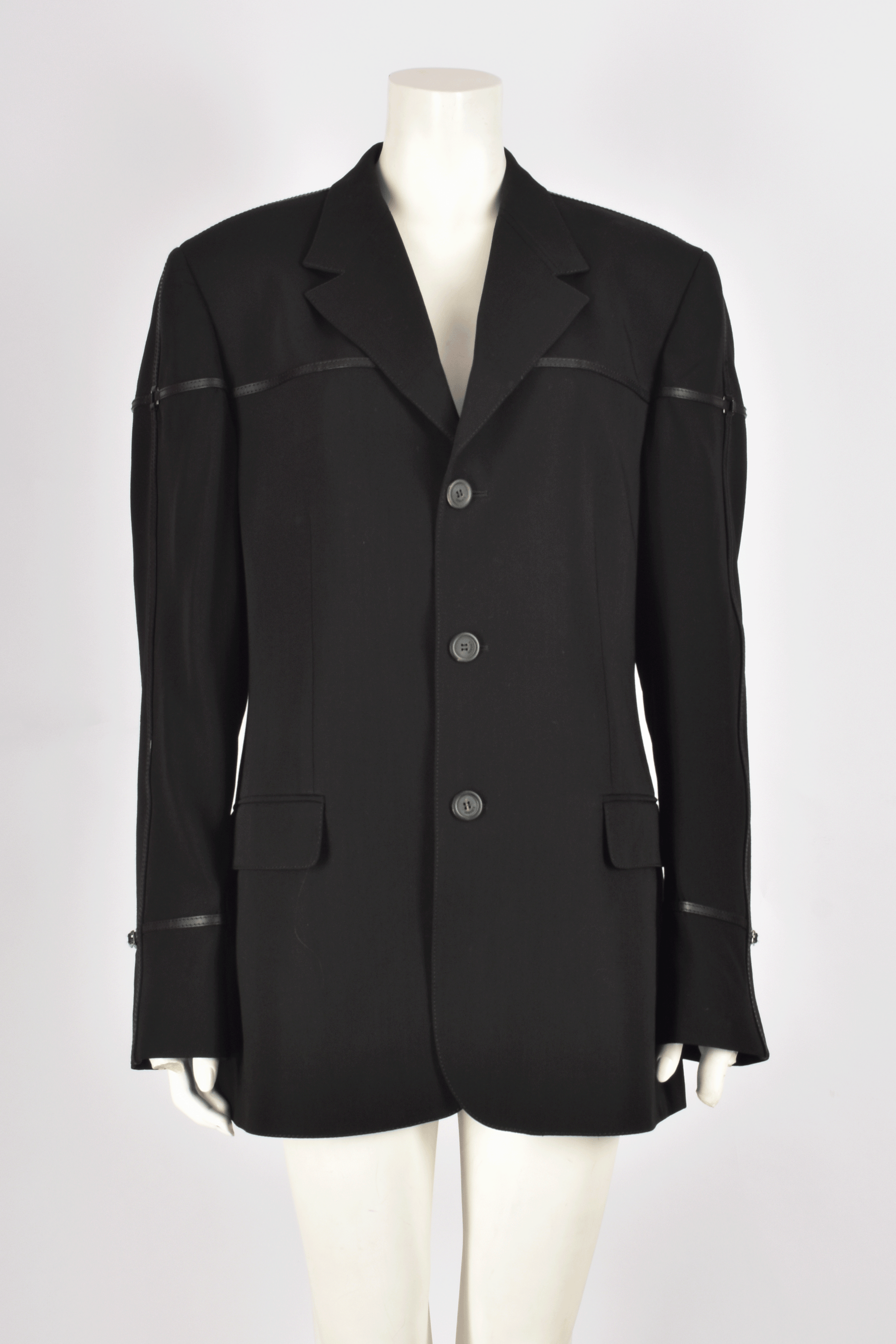 GIANNI VERSACE – Found And Vision