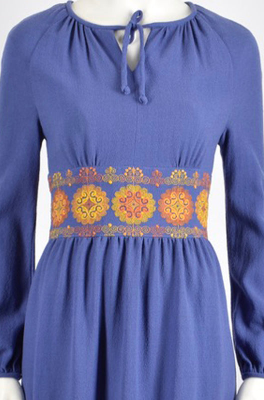 Vintage 70s lilac crepe embroidered dress / M